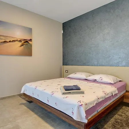 Holiday home Lena Pula